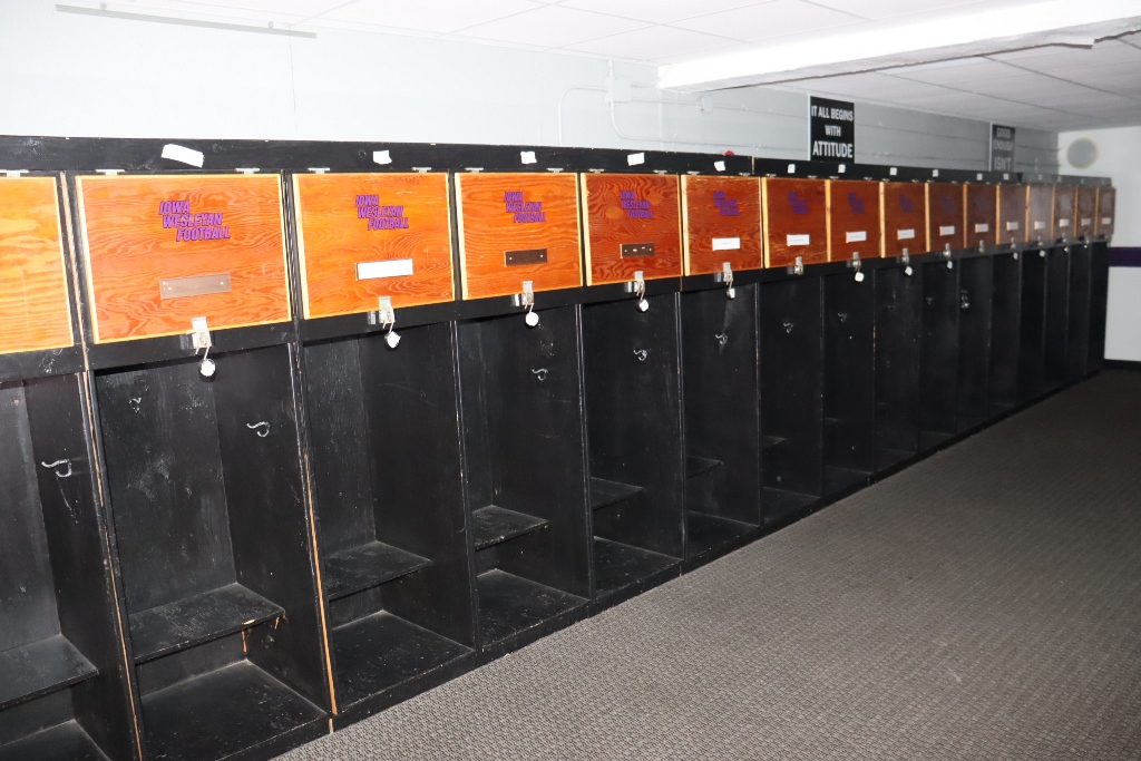 Item Image for Shop - Vehicles - Old Gym/Baseball/Football Lockers - 2005 Dormitory