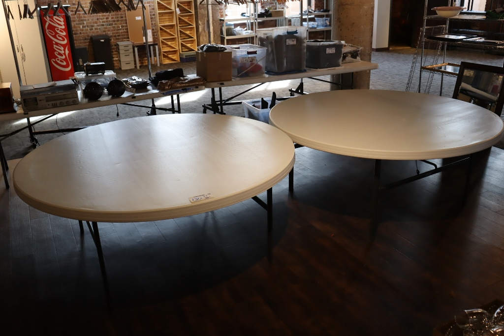 Item Image for Excellent Facility with Seating, Tables, Bar and more!