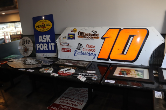 Item Image for One Auction! Large Offering! 1000 lots!