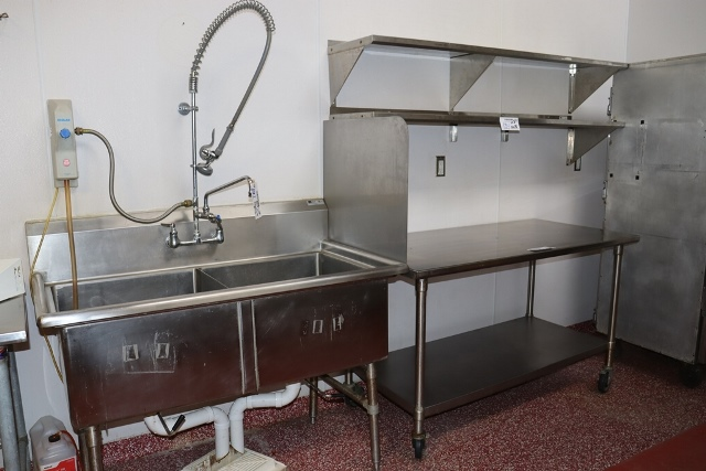 Item Image for 2 Smokers, Full Kitchen, Hi Dollar Signage & More