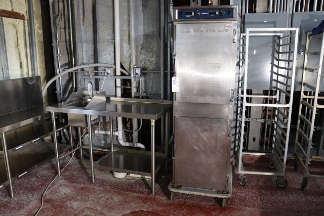 Item Image for 2 Smokers, Full Kitchen, Hi Dollar Signage & More