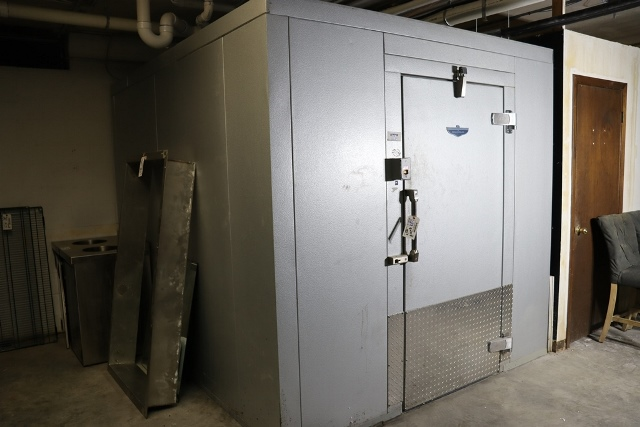 Item Image for 2 Smokers, Full Kitchen, Hi Dollar Signage & More