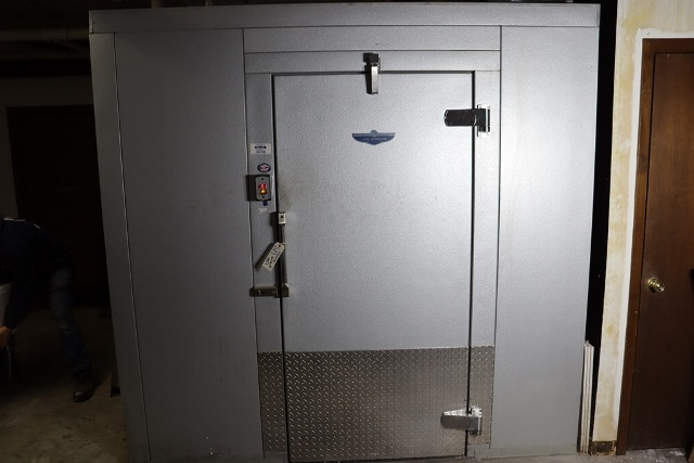 Item Image for 2 Smokers, Full Kitchen, Hi Dollar Signage & More