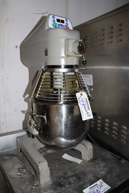 Item Image for 2 Smokers, Full Kitchen, Hi Dollar Signage & More