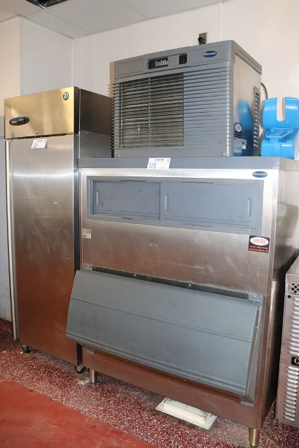 Item Image for 2 Smokers, Full Kitchen, Hi Dollar Signage & More