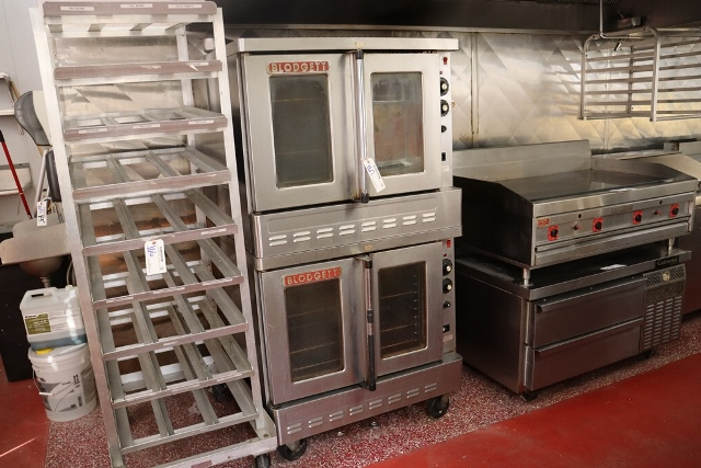 Item Image for 2 Smokers, Full Kitchen, Hi Dollar Signage & More