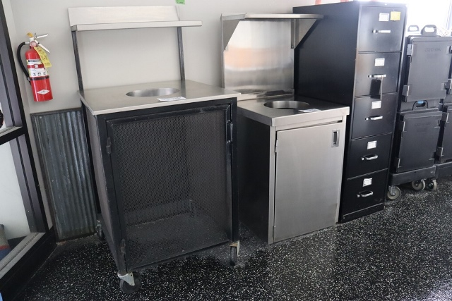 Item Image for 2 Smokers, Full Kitchen, Hi Dollar Signage & More