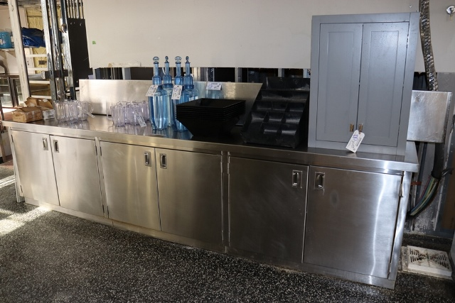 Item Image for 2 Smokers, Full Kitchen, Hi Dollar Signage & More