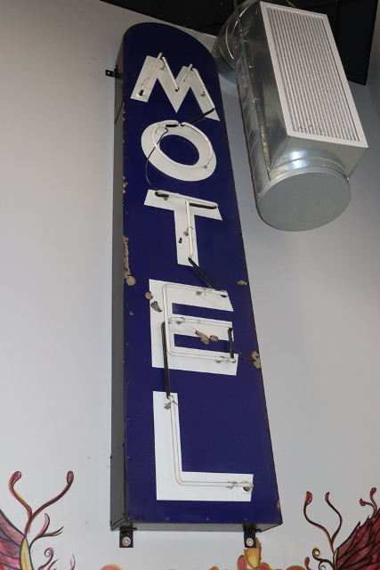 Item Image for 2 Smokers, Full Kitchen, Hi Dollar Signage & More