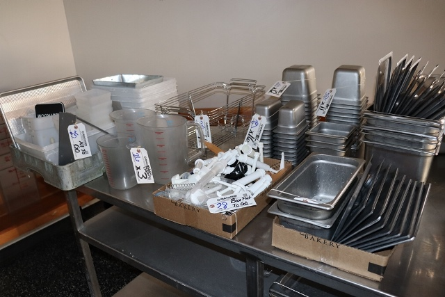 Item Image for 2 Smokers, Full Kitchen, Hi Dollar Signage & More