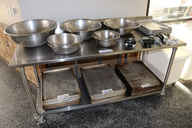 Item Image for 2 Smokers, Full Kitchen, Hi Dollar Signage & More
