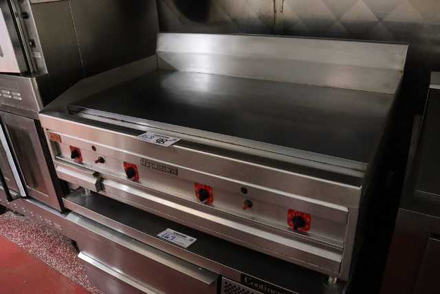 Item Image for 2 Smokers, Full Kitchen, Hi Dollar Signage & More