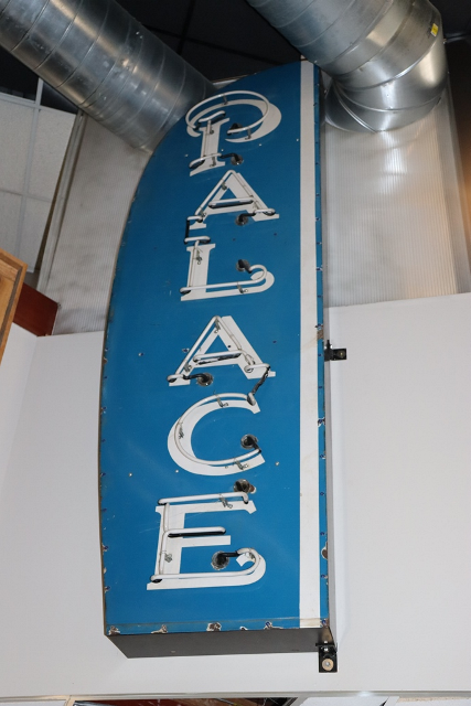 Item Image for 2 Smokers, Full Kitchen, Hi Dollar Signage & More