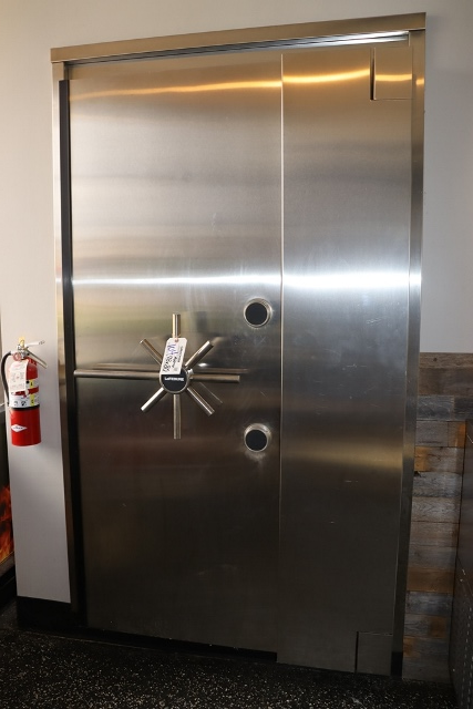 Item Image for 2 Smokers, Full Kitchen, Hi Dollar Signage & More