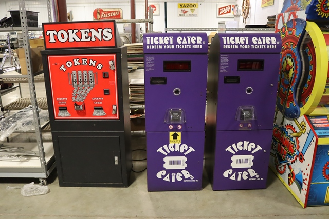 Item Image for Games - Decor - Pallet of LP's - Pizza - Kitchen Equipment - Tap Handle Collection