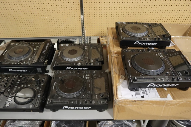Item Image for Games - Decor - Pallet of LP's - Pizza - Kitchen Equipment - Tap Handle Collection