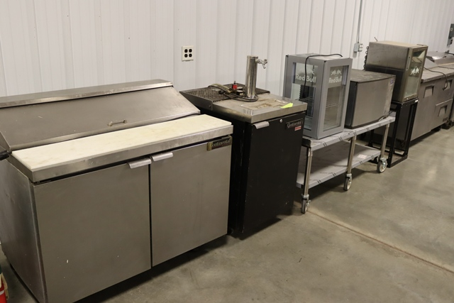 Item Image for Games - Decor - Pallet of LP's - Pizza - Kitchen Equipment - Tap Handle Collection