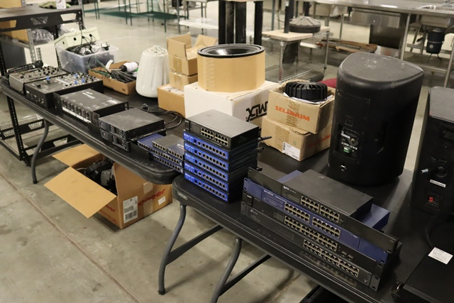 Item Image for Games - Decor - Pallet of LP's - Pizza - Kitchen Equipment - Tap Handle Collection