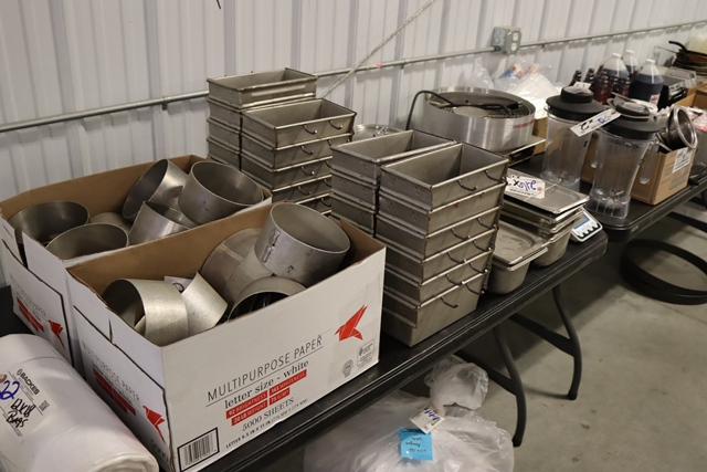 Item Image for Games - Decor - Pallet of LP's - Pizza - Kitchen Equipment - Tap Handle Collection