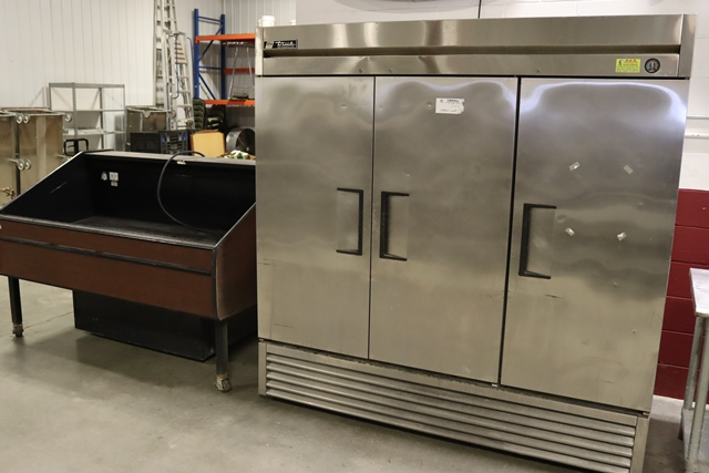 Item Image for Games - Decor - Pallet of LP's - Pizza - Kitchen Equipment - Tap Handle Collection