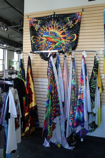 Item Image for Retail store with inventory and displays