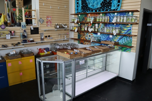 Item Image for Retail store with inventory and displays