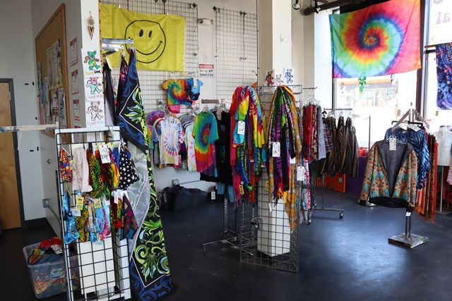 Item Image for Retail store with inventory and displays