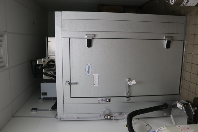 Item Image for Fantastic Like New Walk-In Coolers, Refrigeration, Complete Beer Tap System, Restaurant & Seating Online Auction