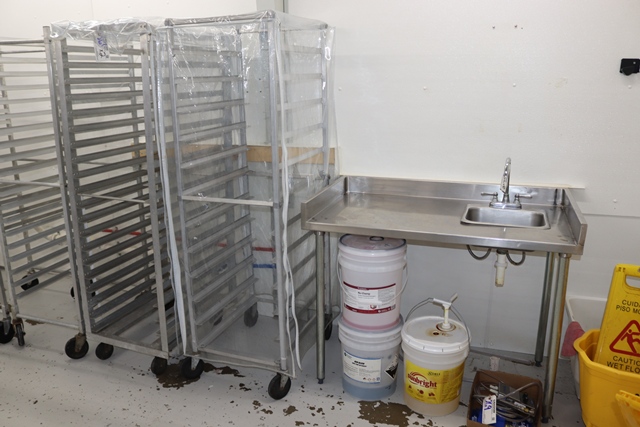 Item Image for Fantastic Full Service Facility