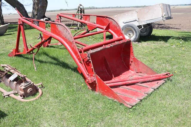Item Image for 2 International Tractors, Box Truck, Pontoon, Tools and Acreage