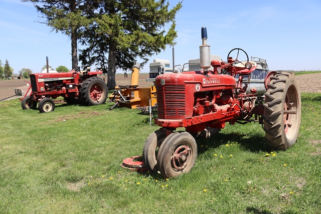 Item Image for 2 International Tractors, Box Truck, Pontoon, Tools and Acreage