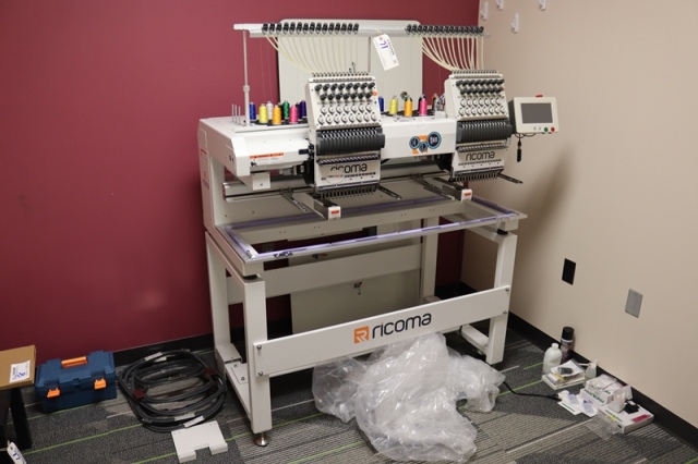 Item Image for Fantastic, Like NEW Embroidery Machine