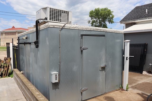 Item Image for Walk-In Cooler, Micro Matic Tap System, Refrigeration, & Bar Seating