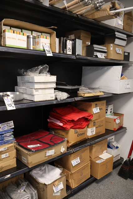 Item Image for Brand new small wares! Over 650 total lots!