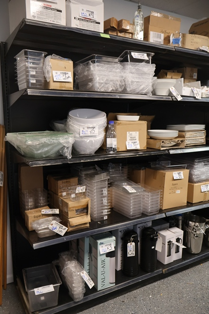 Item Image for Brand new small wares! Over 650 total lots!