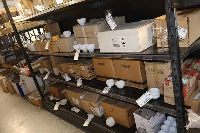 Item Image for Brand new small wares! Over 650 total lots!