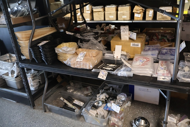 Item Image for Brand new small wares! Over 650 total lots!