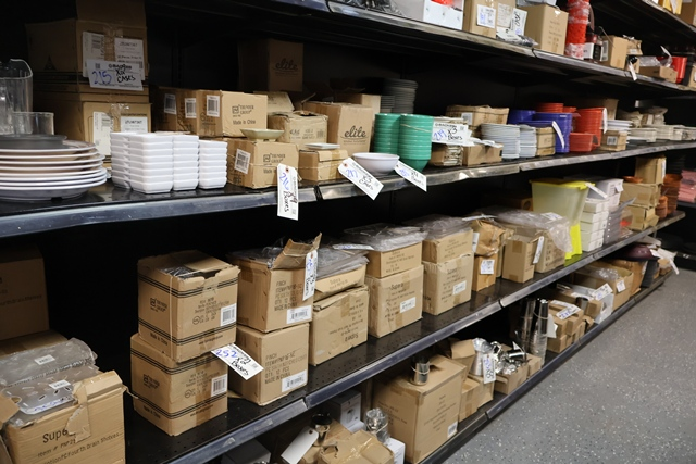 Item Image for Brand new small wares! Over 650 total lots!