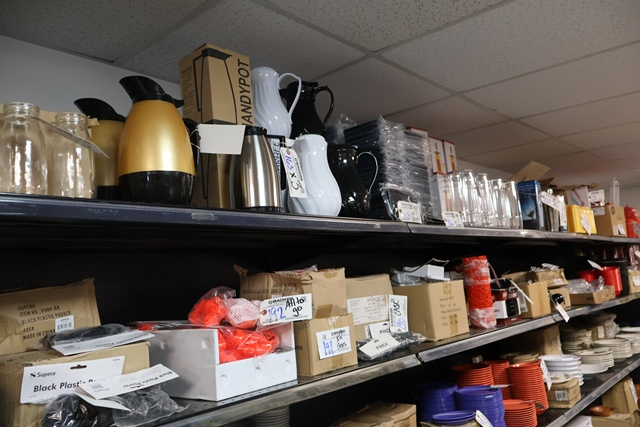 Item Image for Brand new small wares! Over 650 total lots!