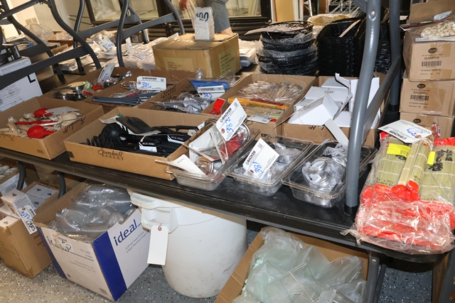 Item Image for Brand new small wares! Over 650 total lots!
