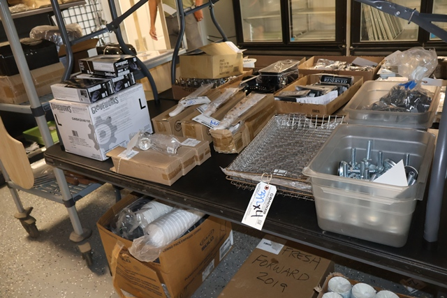 Item Image for Brand new small wares! Over 650 total lots!