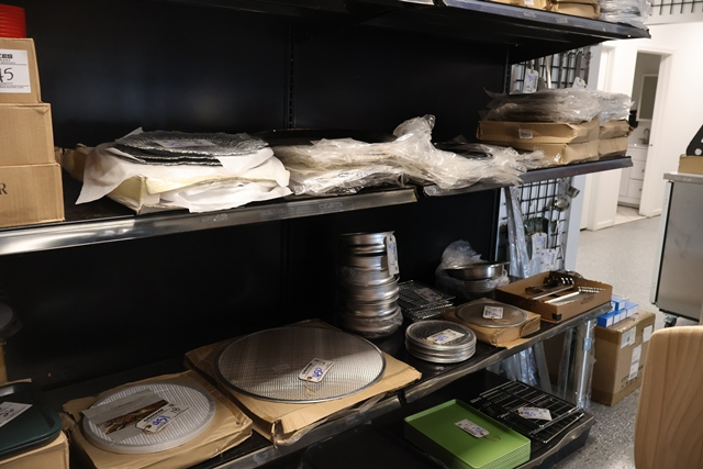Item Image for Brand new small wares! Over 650 total lots!
