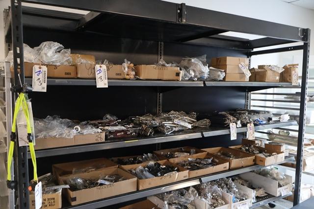 Item Image for Brand new small wares! Over 650 total lots!