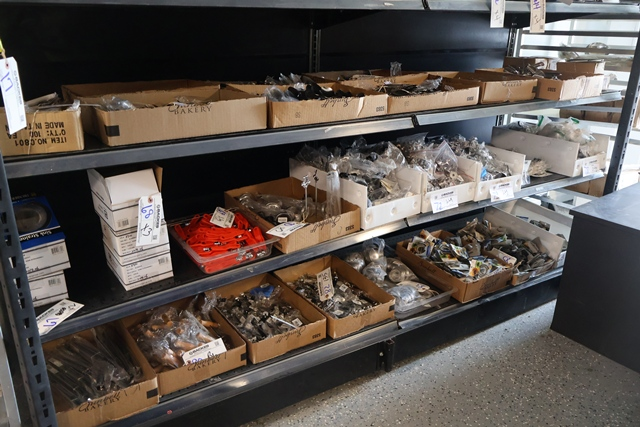 Item Image for Brand new small wares! Over 650 total lots!