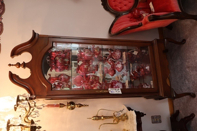Item Image for Hummels/Goebel - Barbie - Princess Diana - Furniture