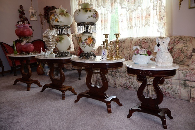 Item Image for Hummels/Goebel - Barbie - Princess Diana - Furniture