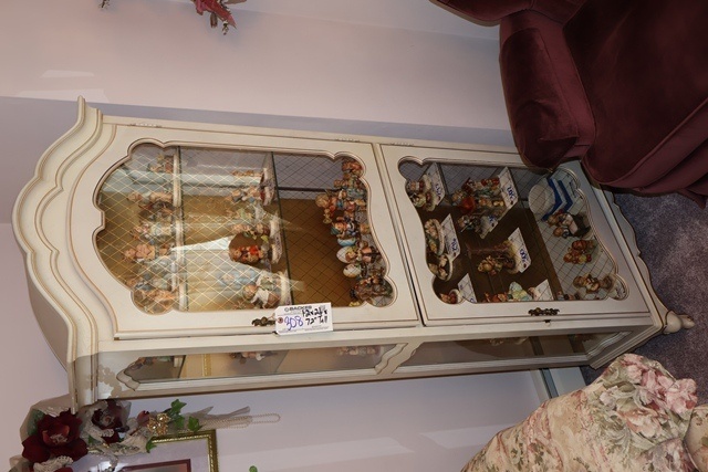 Item Image for Hummels/Goebel - Barbie - Princess Diana - Furniture