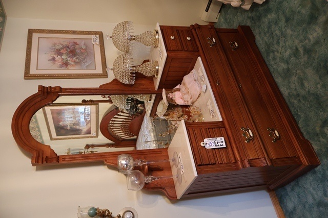 Item Image for Hummels/Goebel - Barbie - Princess Diana - Furniture