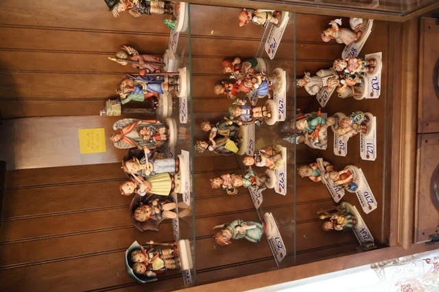 Item Image for Hummels/Goebel - Barbie - Princess Diana - Furniture