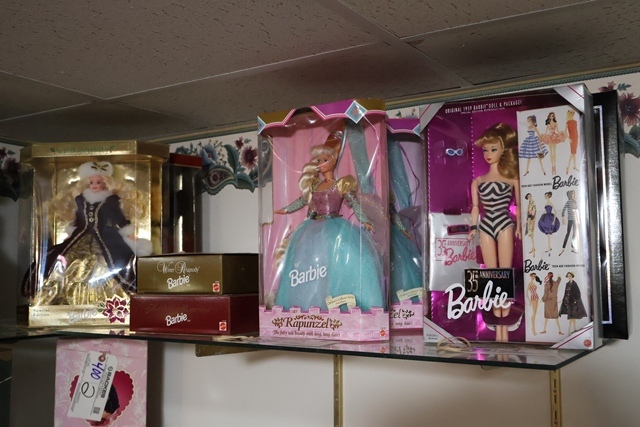 Item Image for Hummels/Goebel - Barbie - Princess Diana - Furniture